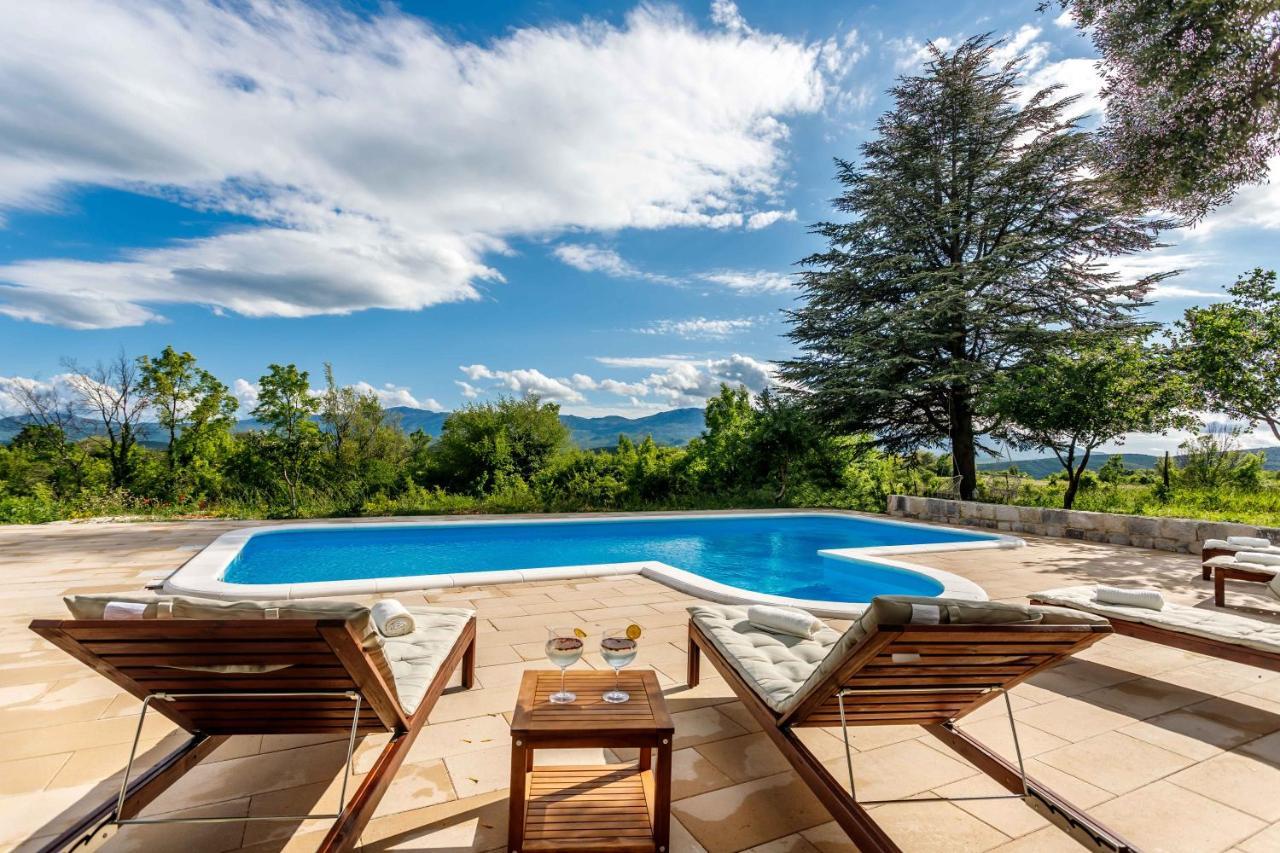 Casa Di Oliva-House With Heated Pool & Jacuzzi In Trilj, Croatia Βίλα Εξωτερικό φωτογραφία