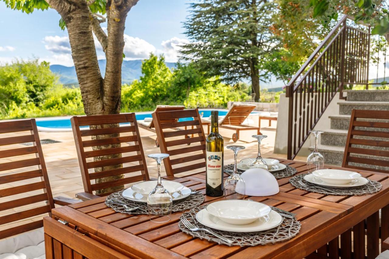 Casa Di Oliva-House With Heated Pool & Jacuzzi In Trilj, Croatia Βίλα Εξωτερικό φωτογραφία