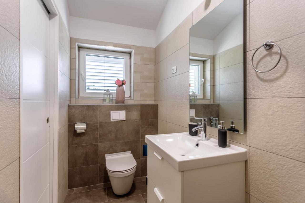Casa Di Oliva-House With Heated Pool & Jacuzzi In Trilj, Croatia Βίλα Εξωτερικό φωτογραφία