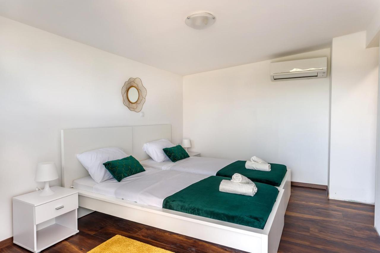 Casa Di Oliva-House With Heated Pool & Jacuzzi In Trilj, Croatia Βίλα Εξωτερικό φωτογραφία