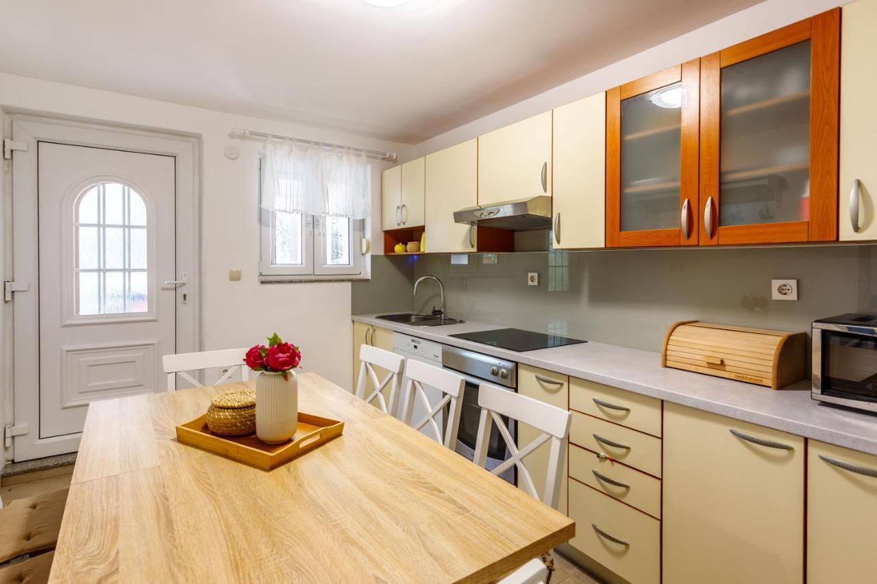 Casa Di Oliva-House With Heated Pool & Jacuzzi In Trilj, Croatia Βίλα Εξωτερικό φωτογραφία