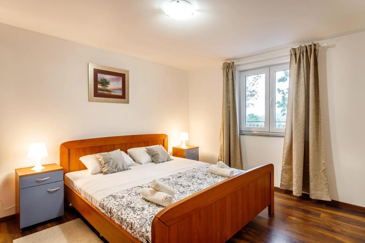 Casa Di Oliva-House With Heated Pool & Jacuzzi In Trilj, Croatia Βίλα Εξωτερικό φωτογραφία