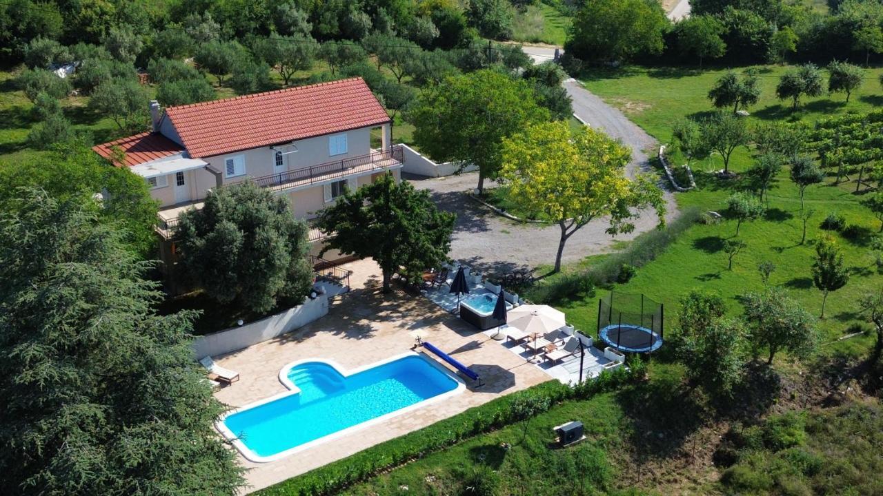 Casa Di Oliva-House With Heated Pool & Jacuzzi In Trilj, Croatia Βίλα Εξωτερικό φωτογραφία