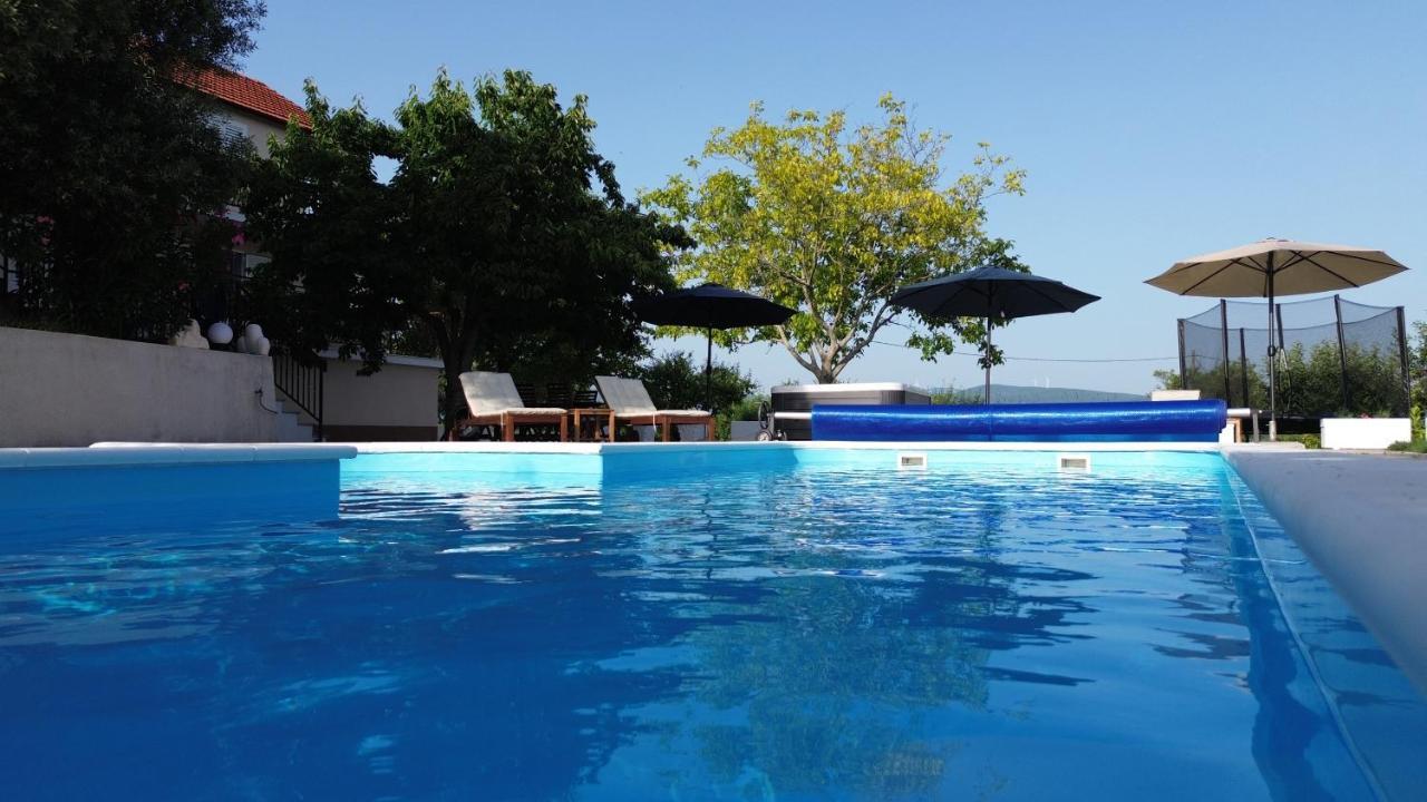 Casa Di Oliva-House With Heated Pool & Jacuzzi In Trilj, Croatia Βίλα Εξωτερικό φωτογραφία