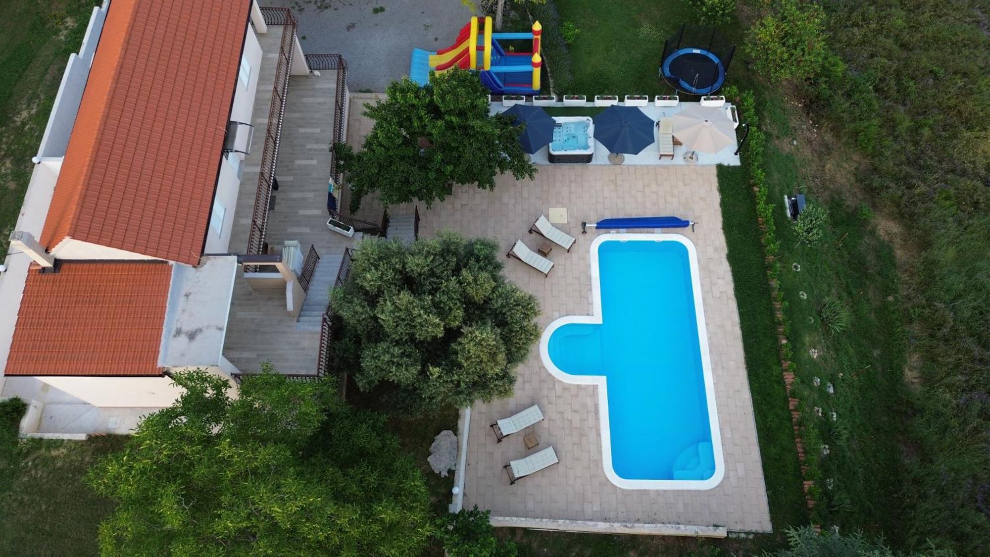 Casa Di Oliva-House With Heated Pool & Jacuzzi In Trilj, Croatia Βίλα Εξωτερικό φωτογραφία